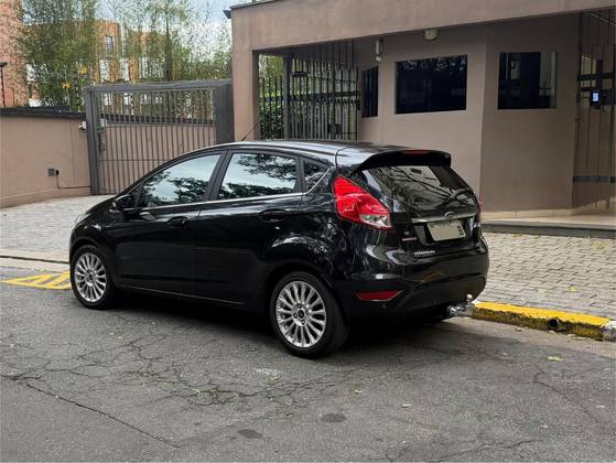 FORD FIESTA 1.6 TITANIUM HATCH 16V FLEX 4P POWERSHIFT FORD FIESTA 1.6 TITANIUM HATCH 16V FLEX 4P POWERSHIFT